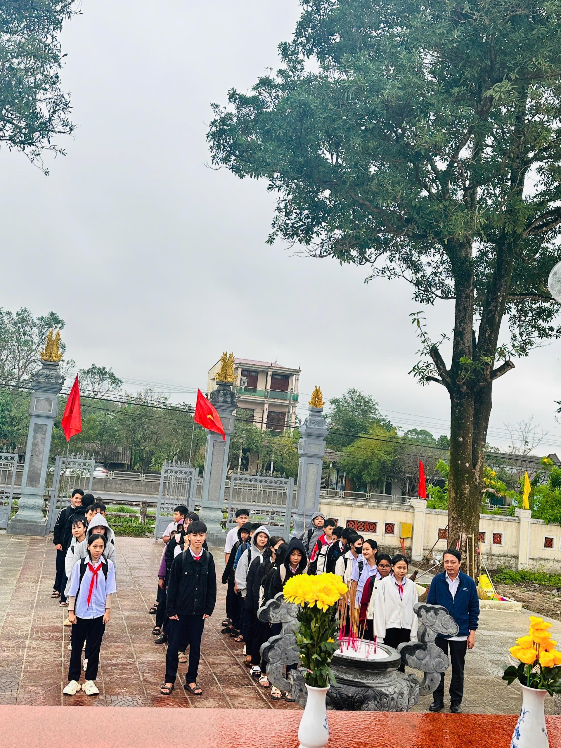 HOẠT ĐỘNG ĐỀN ƠN ĐÁP NGHĨA